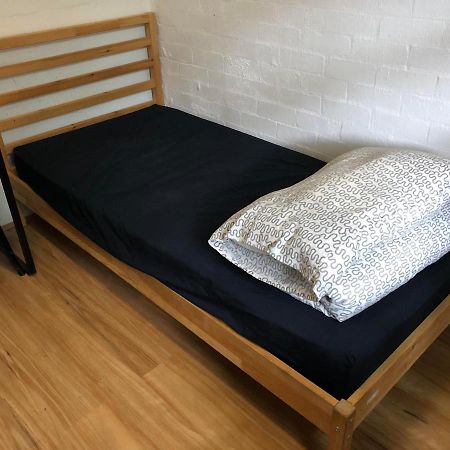 South Yarra Hostel เมลเบิร์น ภายนอก รูปภาพ